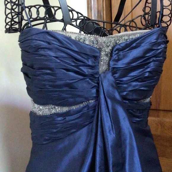 BADGLEY MISCHKA
Silk Long Dress, Size 6 - Picture 3 of 8